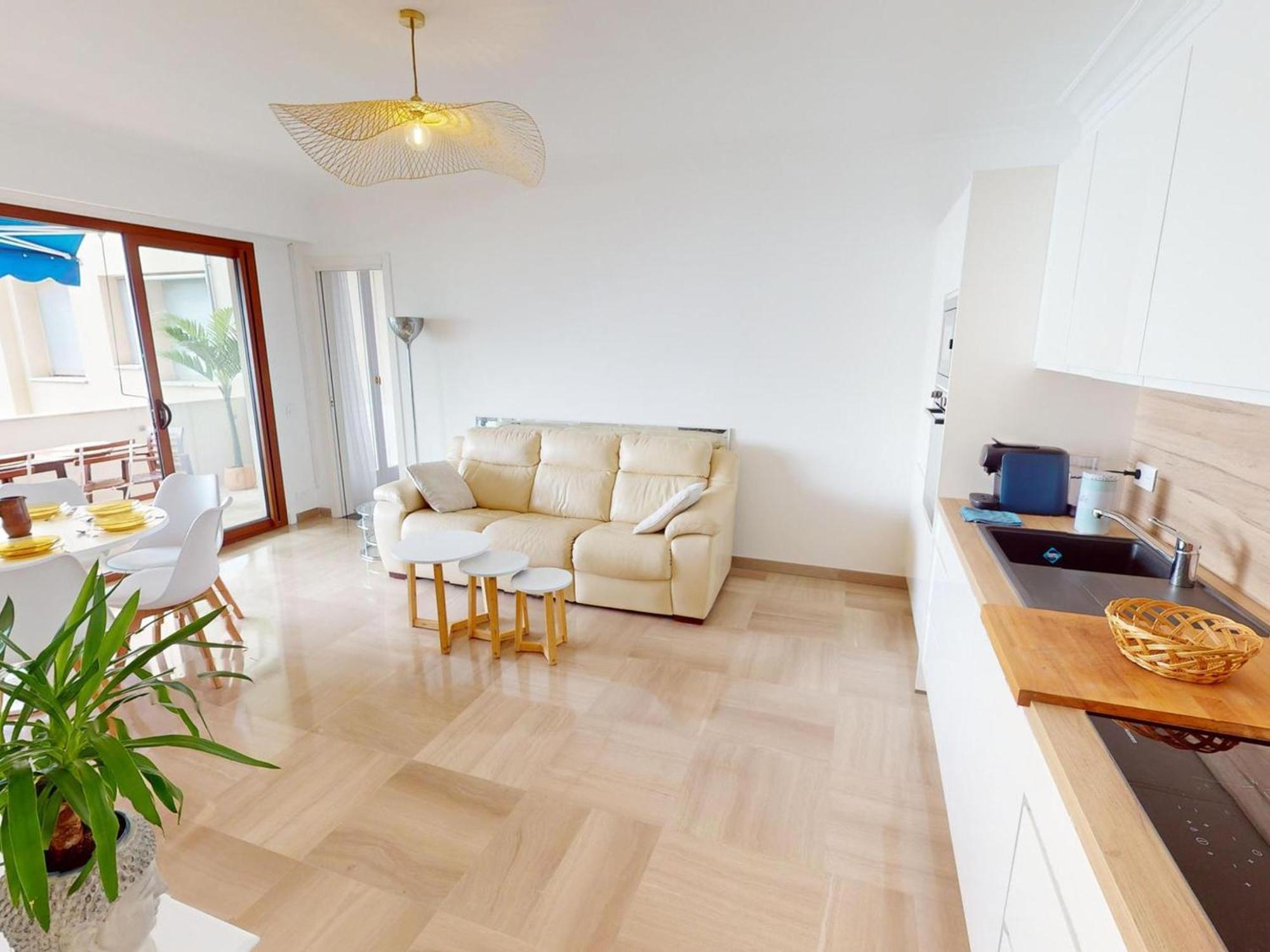 Superbe 4p Renove Climatise Avec Terrasse Proche Et Centre - Fr-1-196-359 *
