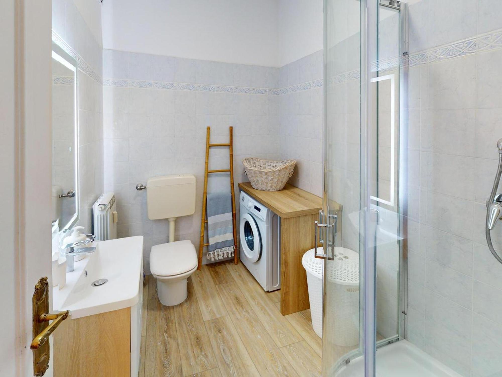Superbe 4p Renove Climatise Avec Terrasse Proche Et Centre - Fr-1-196-359 * Menton